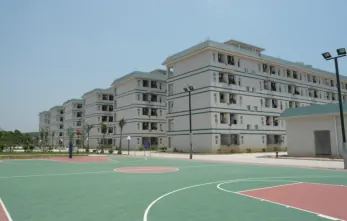 員工宿舍與球場
